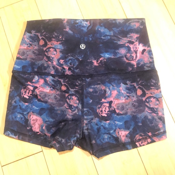 ❌SOLD❌ Lululemon high waisted shorts - Picture 2 of 3